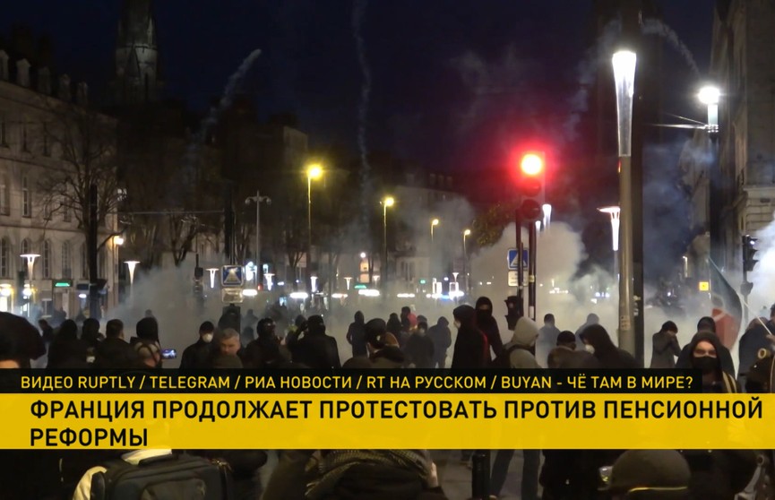 Во Франции не прекращаются массовые протесты против пенсионной реформы