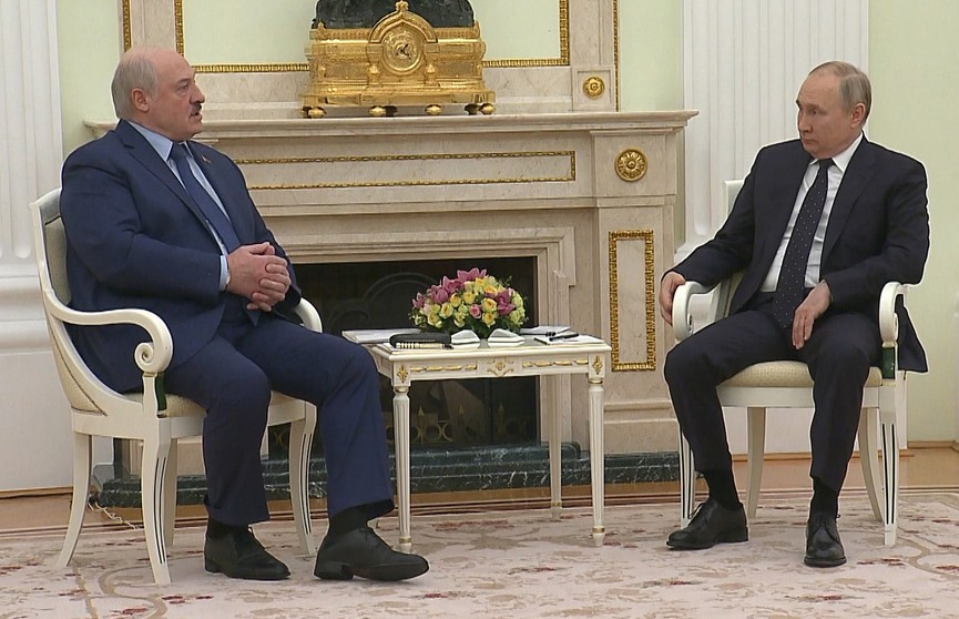 Переговоры Лукашенко и Путина: какой звонок прервал общение лидеров, что за карту привез Президент и о каких новых возможностях говорят в Минске и Москве?