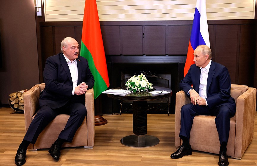 Владимир Путин пообещал рассказать Александру Лукашенко о переговорах с Ким Чен Ыном