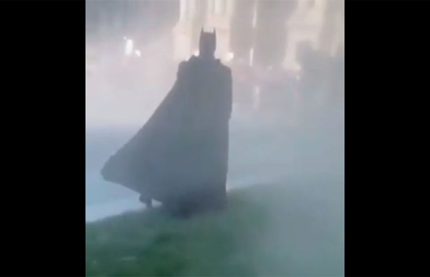 Во время беспорядков в Филадельфии заметили Бэтмена (Видео)