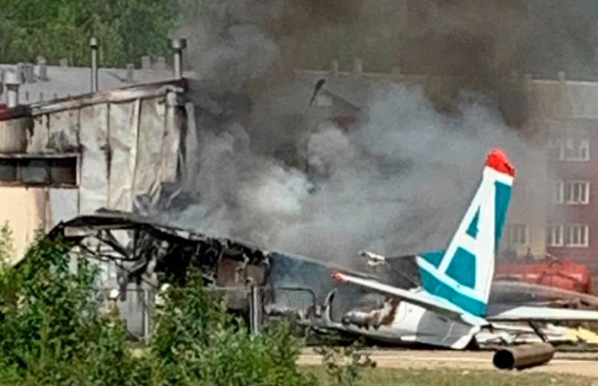 Пассажирский Ан-24 разбился при посадке в Бурятии: два человека погибли (ВИДЕО)