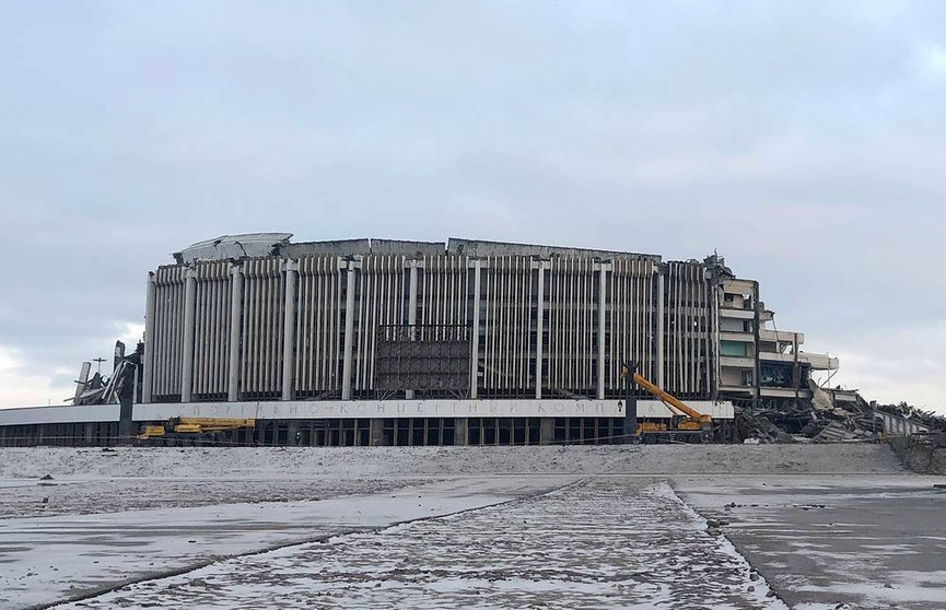 Тело погибшего рабочего нашли под завалами рухнувшей крыши  спорткомплекса в Петербурге