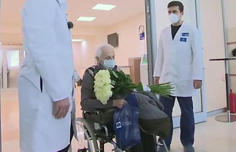 100-летний ветеран ВОВ вылечился от коронавируса в Москве