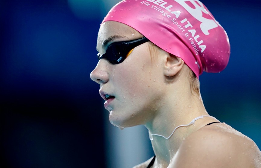 Белоруска Анастасия Шкурдай выиграла золото чемпионата Европы на короткой воде в Глазго
