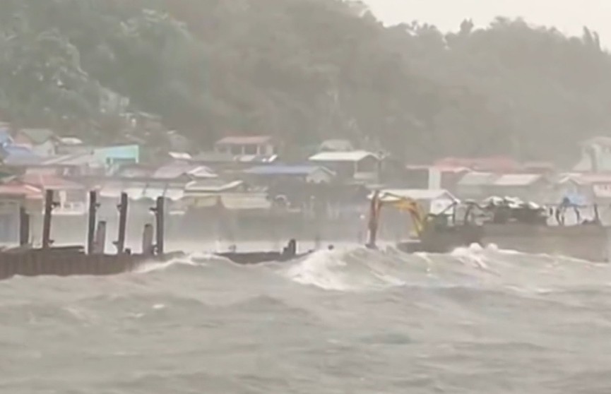 На Филиппинах бушует супертайфун «Суригаэ»