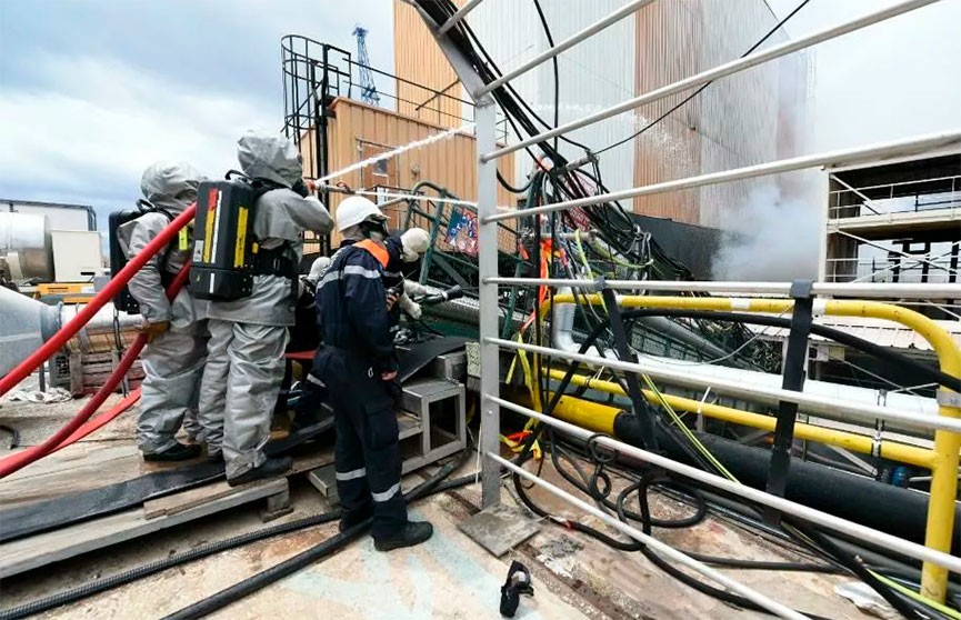 Во французском Тулоне потушили пожар на атомной подводной лодке