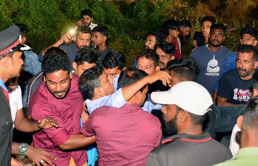 Трибуны обрушивались во время футбольного матча в Индии