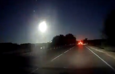 Падение большого метеорита в Италии попало на камеру видеорегистратора