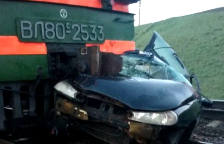 Подробности трагедии наезда поезда на автомобиль. У водителя Ford Mondeo не было шансов уцелеть