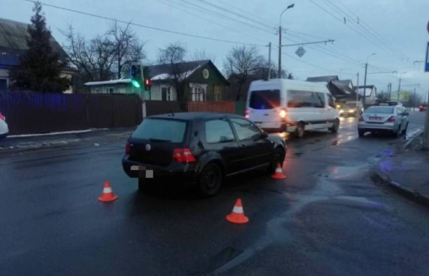 Женщина на пешеходном переходе в Минске попала под машину