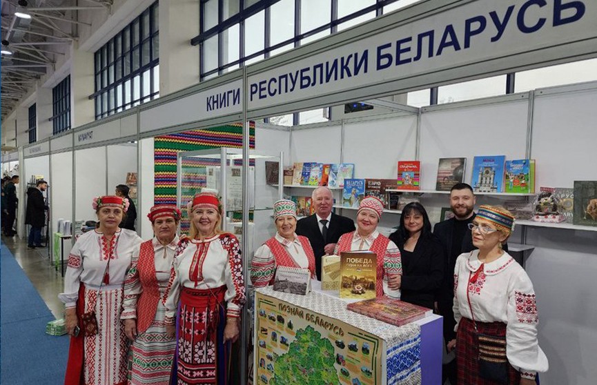 Белорусская делегация на книжной выставке в Узбекистане представила издания, приуроченные к Году исторической памяти