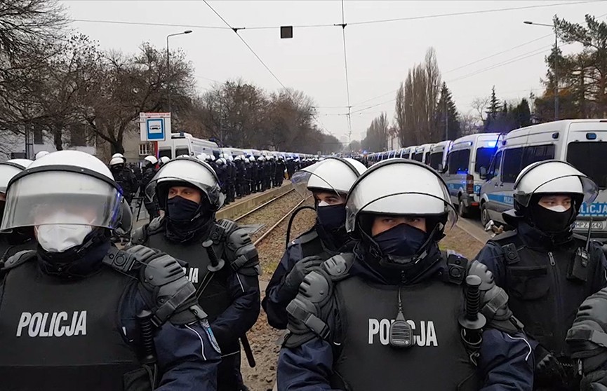 В Польше и Армении не утихают протесты, а военные эксперты предрекают новую гонку вооружения