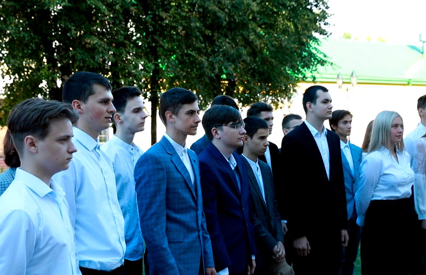 Первокурсники Полоцкого государственного университета проходят через необычную церемонию