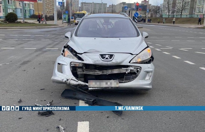Авария с участием милицейского автомобиля произошла в Минске