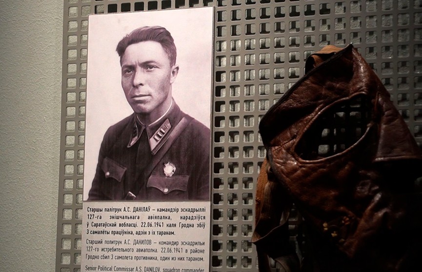 История летчика Алескея Данилова, которого от смерти спасли наручные часы и добрая старушка