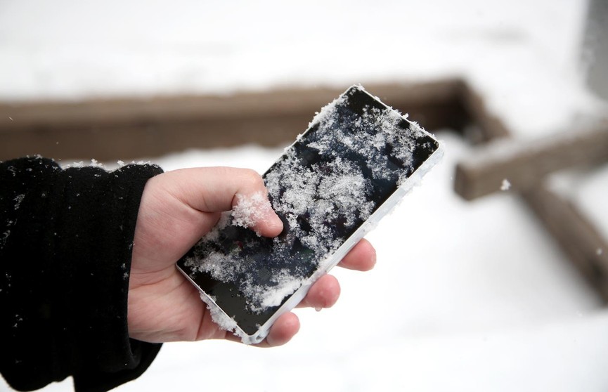 Специалисты рассказали, что делать, если смартфон выключается на морозе