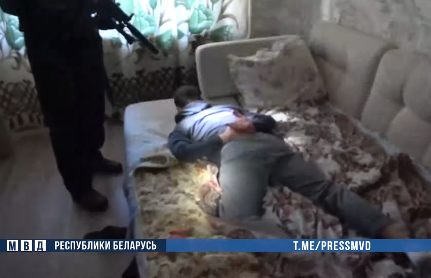 Троих иностранцев в Лидском районе избили и ограбили пятеро мужчин из Беларуси