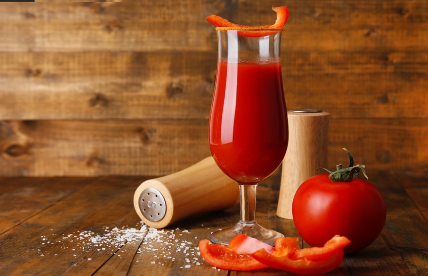 Лучше без соли! Как правильно пить томатный сок? Рассказала врач
