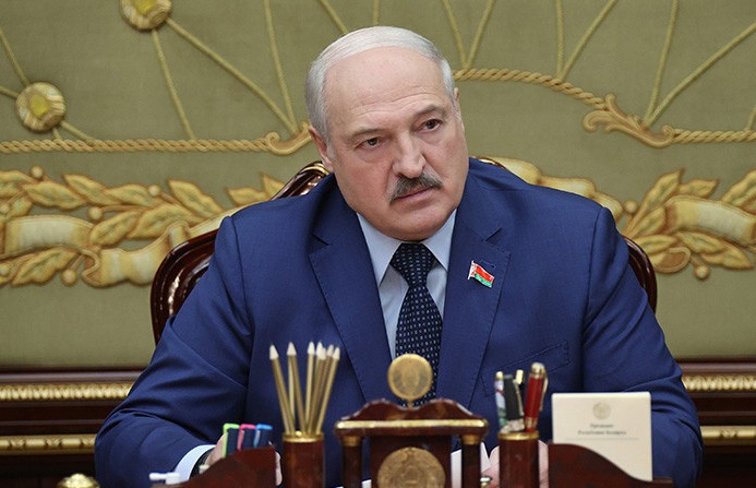 Лукашенко: Адвокат должен выполнять свои функции, не боясь ничего, но понимать, что он государственный человек