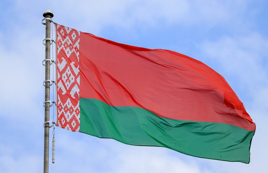 Александр Лукашенко поздравил белорусов с Днем государственных символов Республики Беларусь