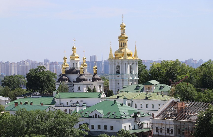 В Киево-Печерской лавре помолиться можно, но уже за деньги