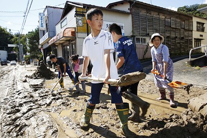 Мощный тайфун "Хагибис" в Японии: есть погибшие