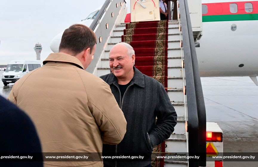 Александр Лукашенко прибыл с рабочим визитом в Санкт-Петербург