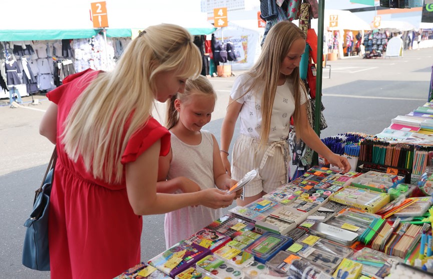 Школьные ярмарки в Минской области начинают работу с 10 августа