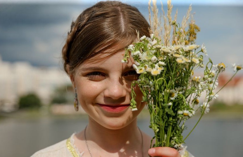 Белорусские традиции: свадебный обряд, «гукаць вясну», «дажынкі»