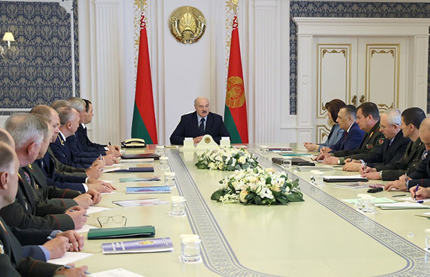 Лукашенко поручил пригласить генпрокуроров России и Украины для разбирательства с задержанными боевиками
