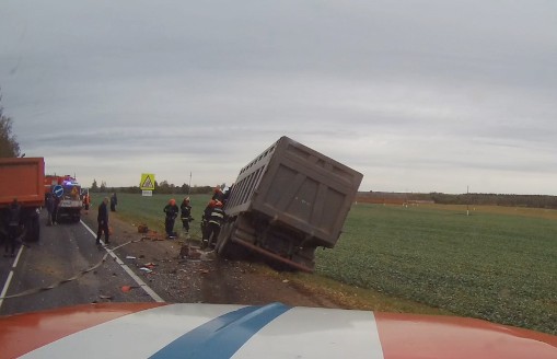 Авария с участием двух самосвалов в Чаусах: один водитель в больнице