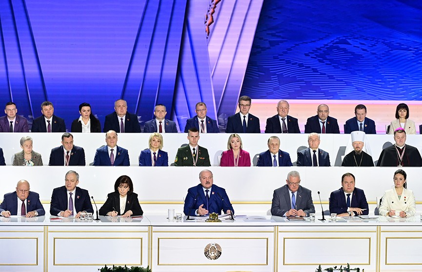 Президент Беларуси: НАТО наращивает ударно-наступательный потенциал вокруг нашей страны