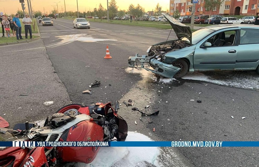 В Гродно столкнулись мотоцикл и легковушка – пострадал водитель мототранспорта