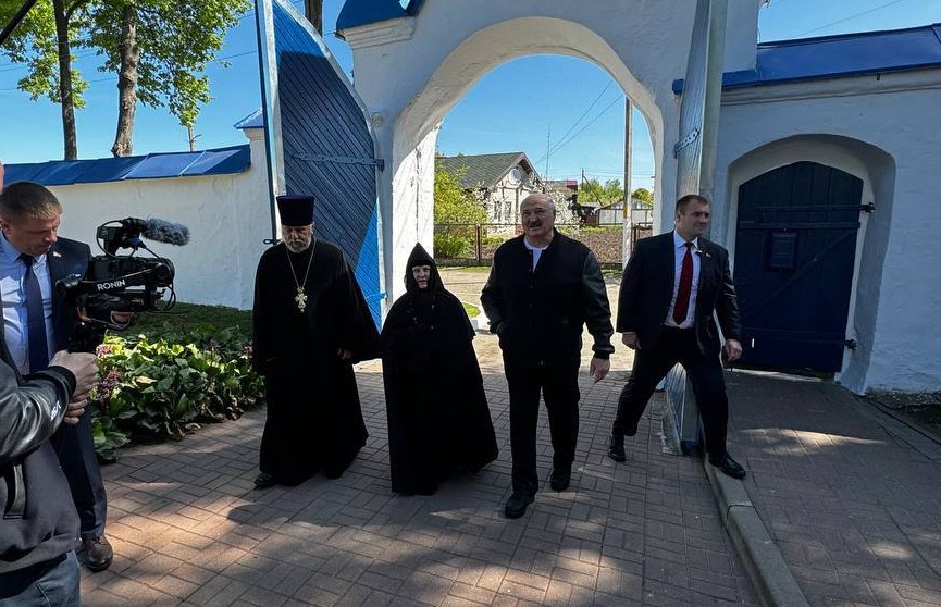 А. Лукашенко пояснил, почему приехал в храм, расположенный непосредственно вблизи Днепра