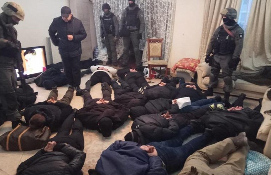 17 человек в масках пытались захватить квартиру в Киеве