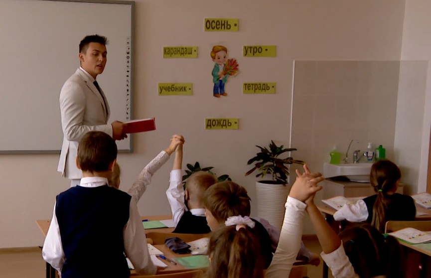 В Беларуси молодые педагоги приступили к занятиям. Как вчерашних студентов встретили ученики?