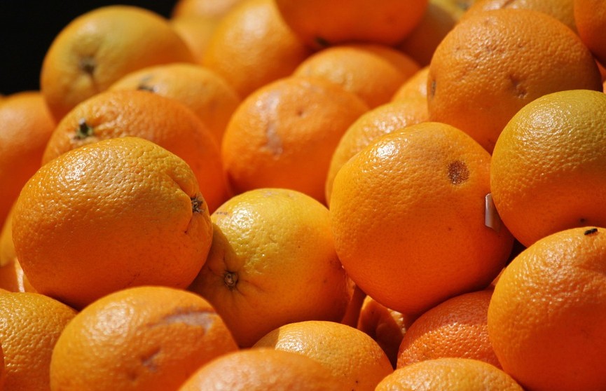 Четыре туриста съели в аэропорту 30 кг апельсинов, не желая платить за багаж