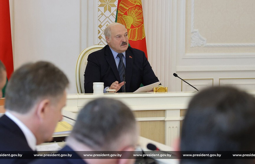 Экономика, социальная сфера, качество дорог, строительство. Большое совещание Лукашенко с руководством Совмина