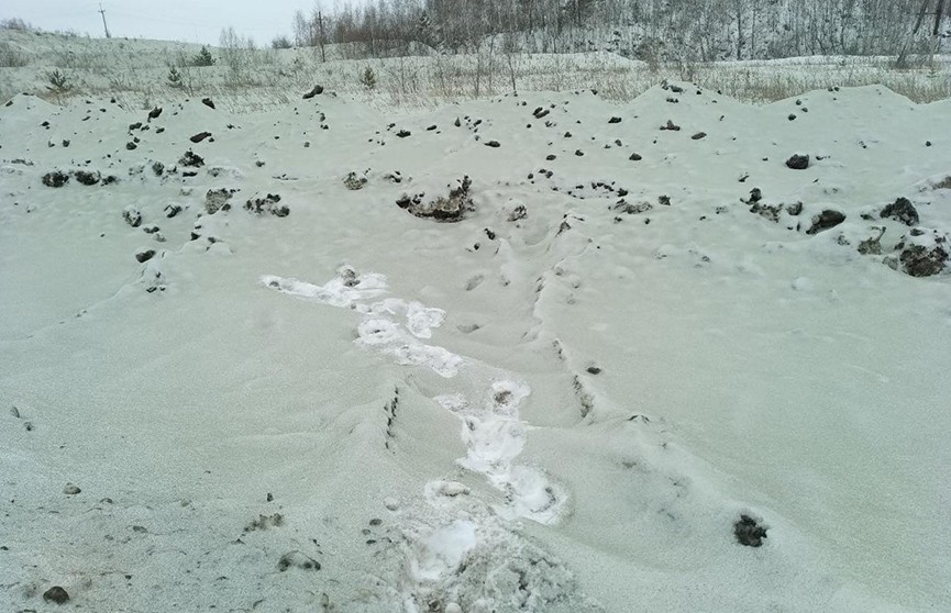Зеленый снег нашли в Челябинске