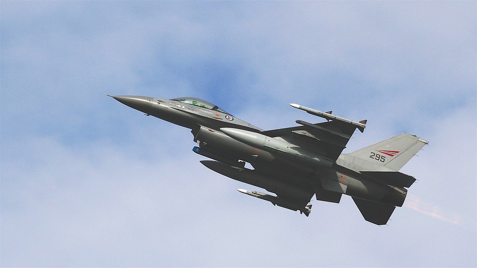 Брюссель передаст Киеву 30 самолетов F-16 до 2028 года