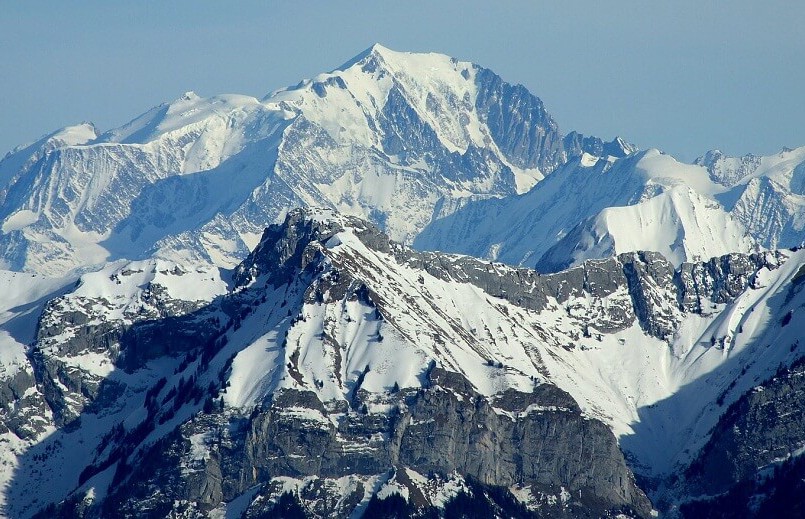«В туристах недостатка нет, но наблюдать им скоро будет не за чем». Почему альпийские ледники могут исчезнуть?