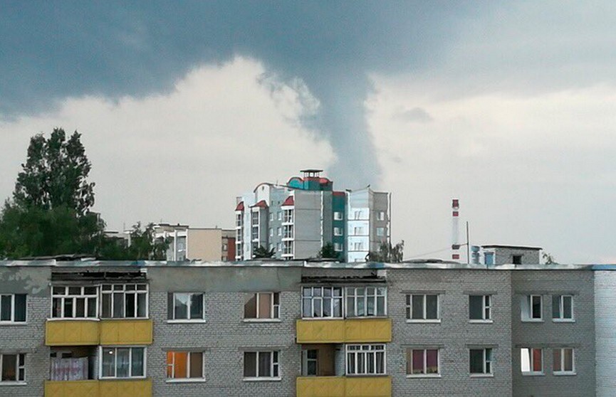 Мини-торнадо наблюдали очевидцы в Лиде (ФОТО)