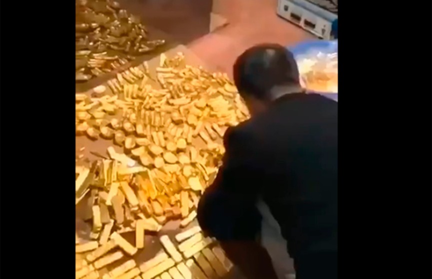 5 тонн золота. Китайский чиновник 13 тонн золота. Чиновники в золоте. Нашли много тонн золота у чиновника. Китайский чиновник подвал с золотом.