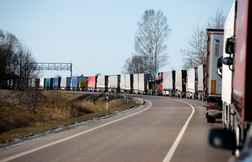 ГПК: Литва способствует сохранению очередей на границе с Беларусью