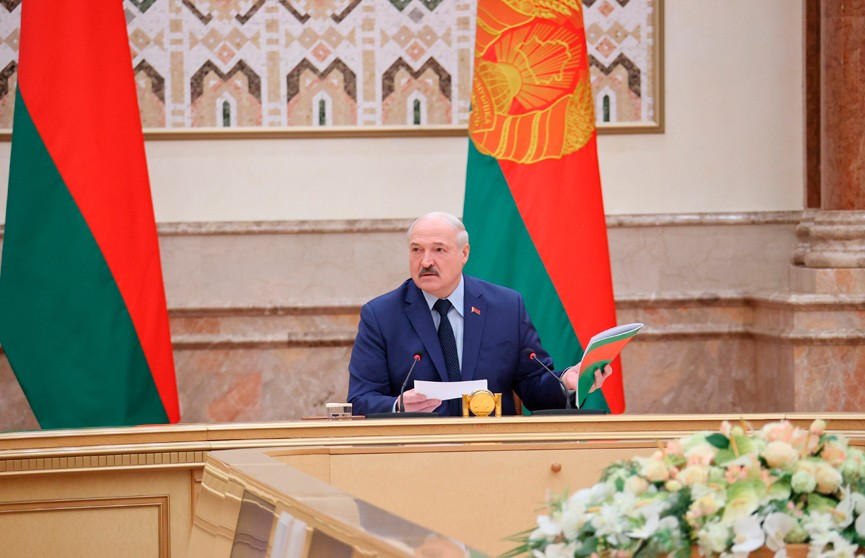 Лукашенко: Никаких конкретных личностей в Конституции быть не должно