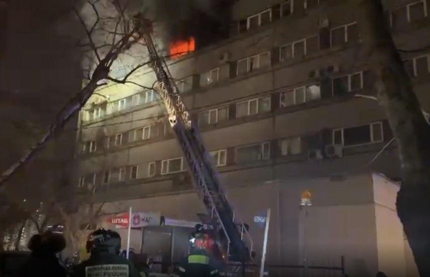 В центре Москвы произошел пожар в здании с отелем