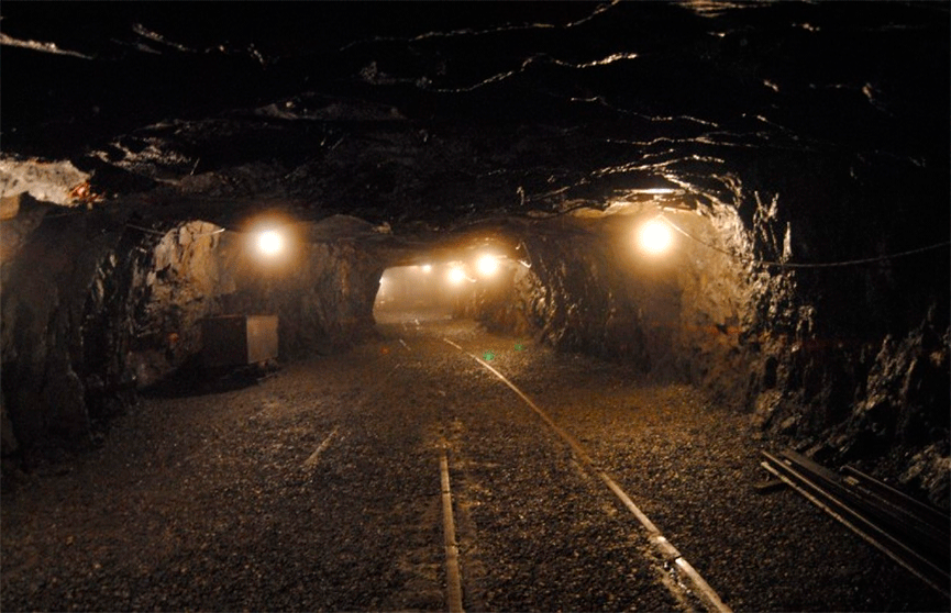 Два человека погибли в результате обрушения породы в шахте в Кузбассе
