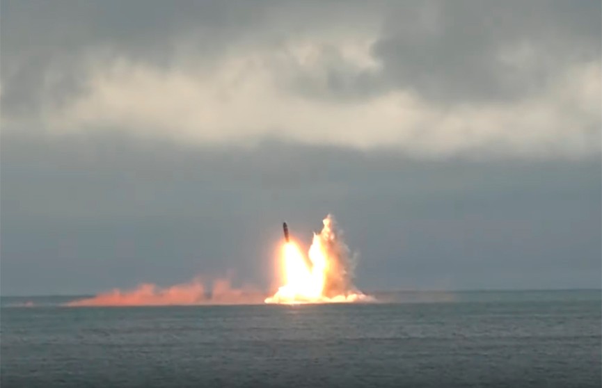 Минобороны РФ показало видео пуска баллистических ракет (ВИДЕО)
