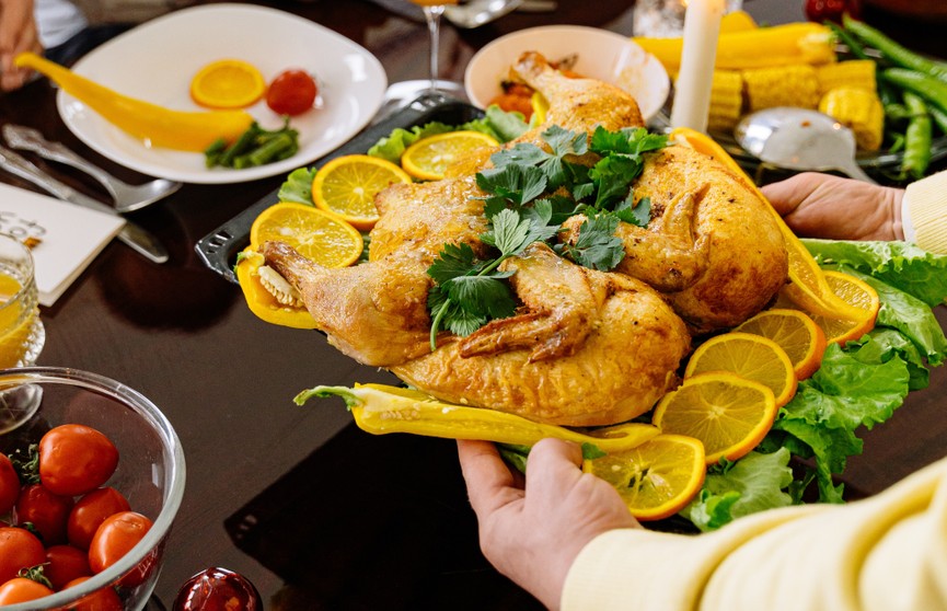 Курица в апельсинах – нежное мясо с чудесным цитрусовым ароматом. Попробуйте это приготовить!