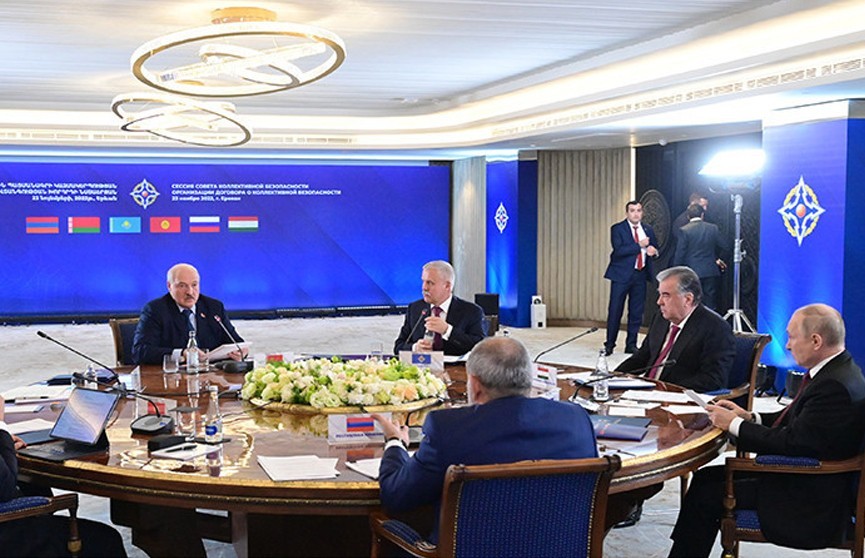 Как Лукашенко в Армении пытался всех помирить / Президент Беларуси принял участие в саммите ОДКБ в Ереване
